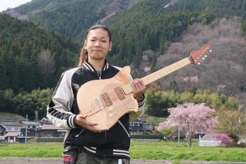 新庄ヒノキ製ギター完成！