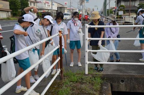 海ごみ削減へ　倉敷・福田中学区で中学生ら清掃活動