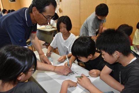 海ごみ問題題材 小学校で出前授業　岡山県環境保全事業団など開始